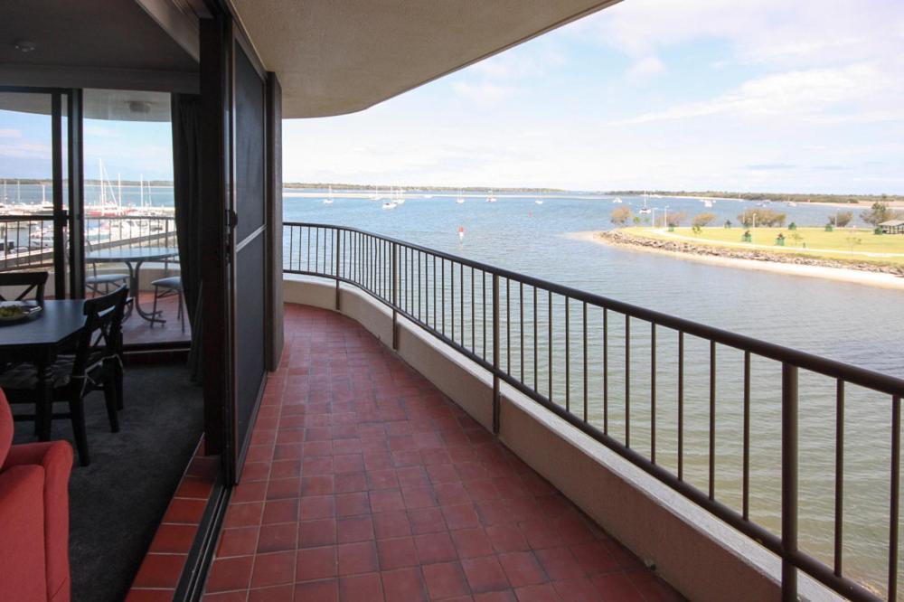 غولد كوست Broadwater Shores Waterfront Apartments المظهر الخارجي الصورة
