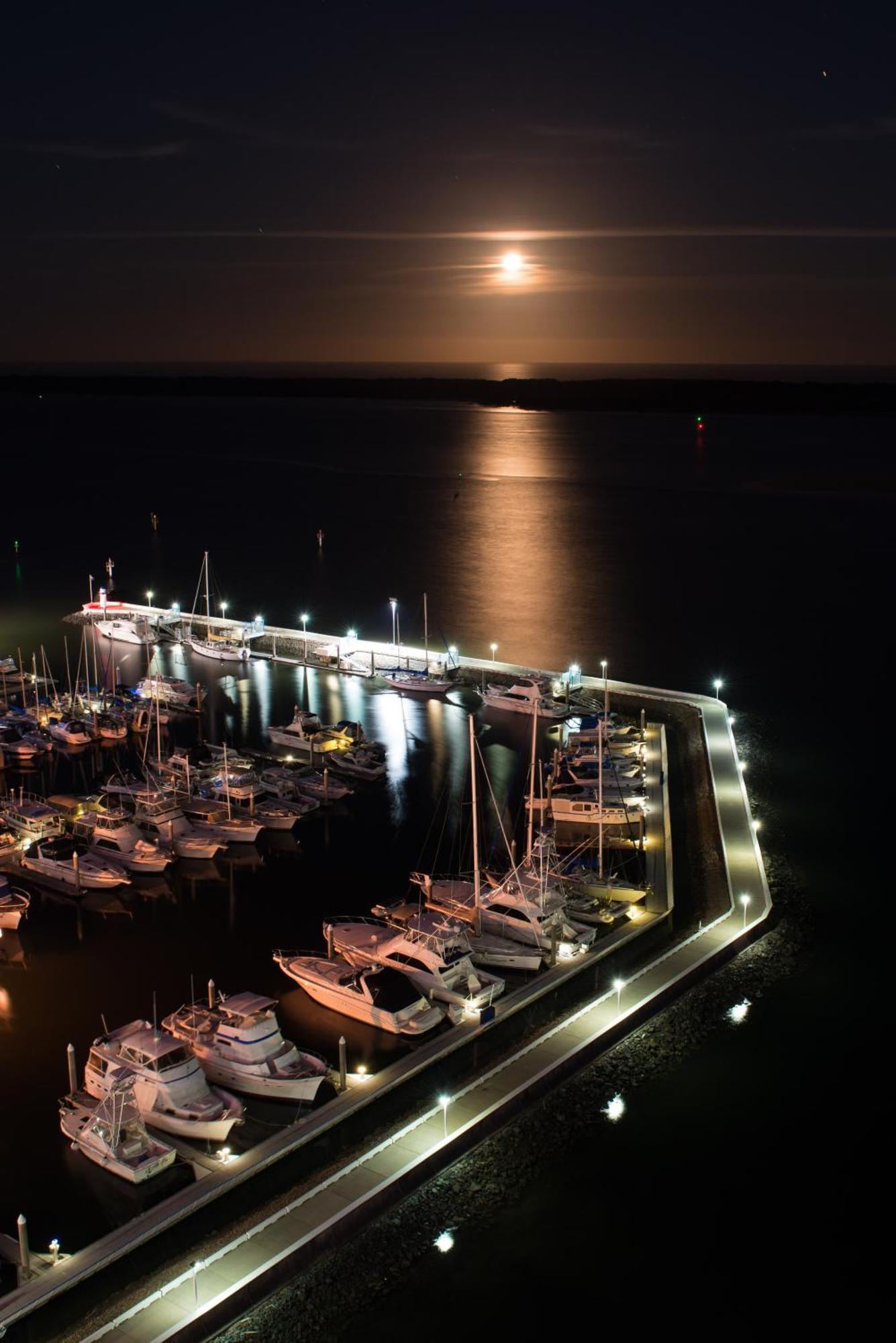 غولد كوست Broadwater Shores Waterfront Apartments المظهر الخارجي الصورة