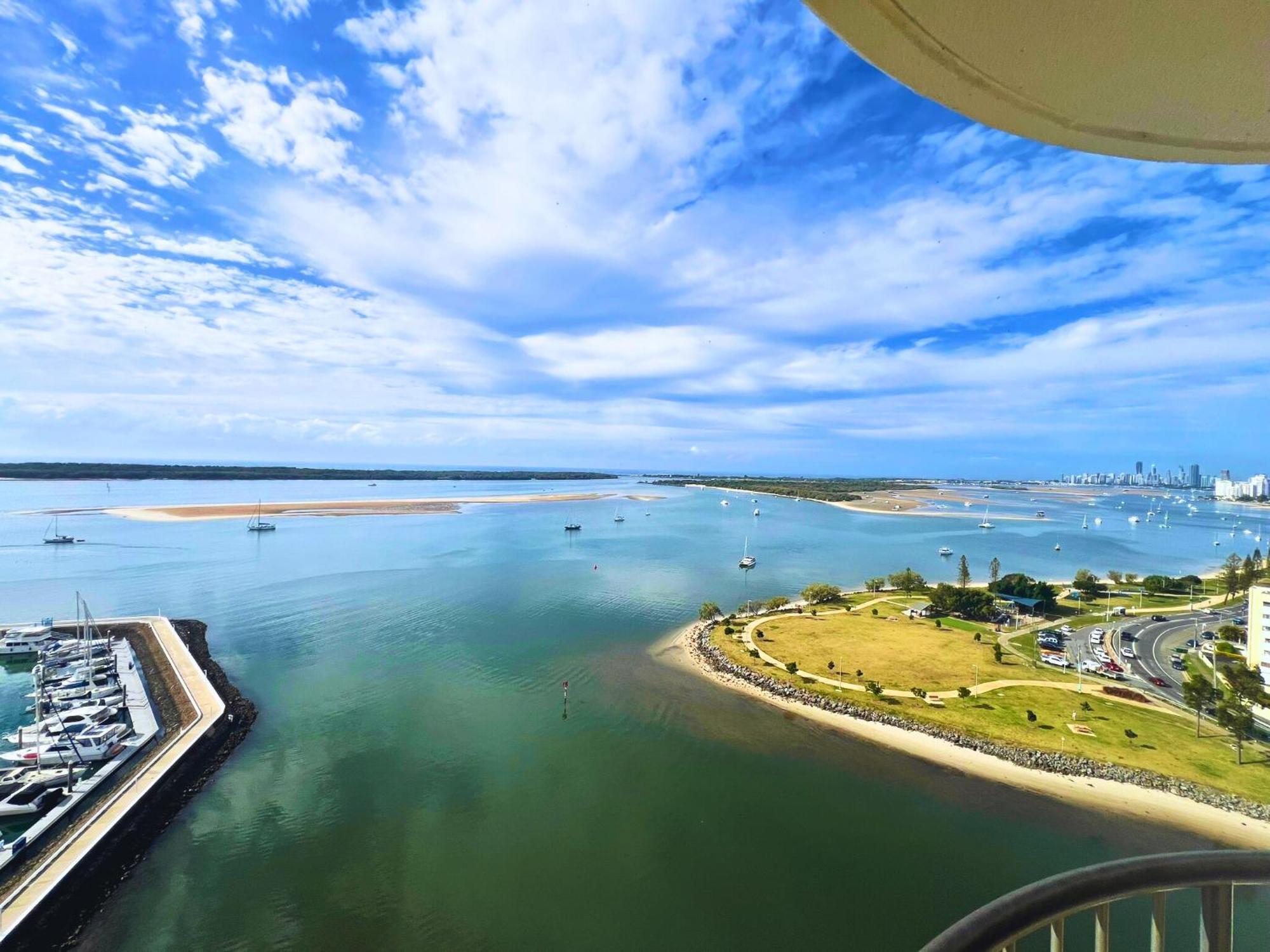 غولد كوست Broadwater Shores Waterfront Apartments المظهر الخارجي الصورة