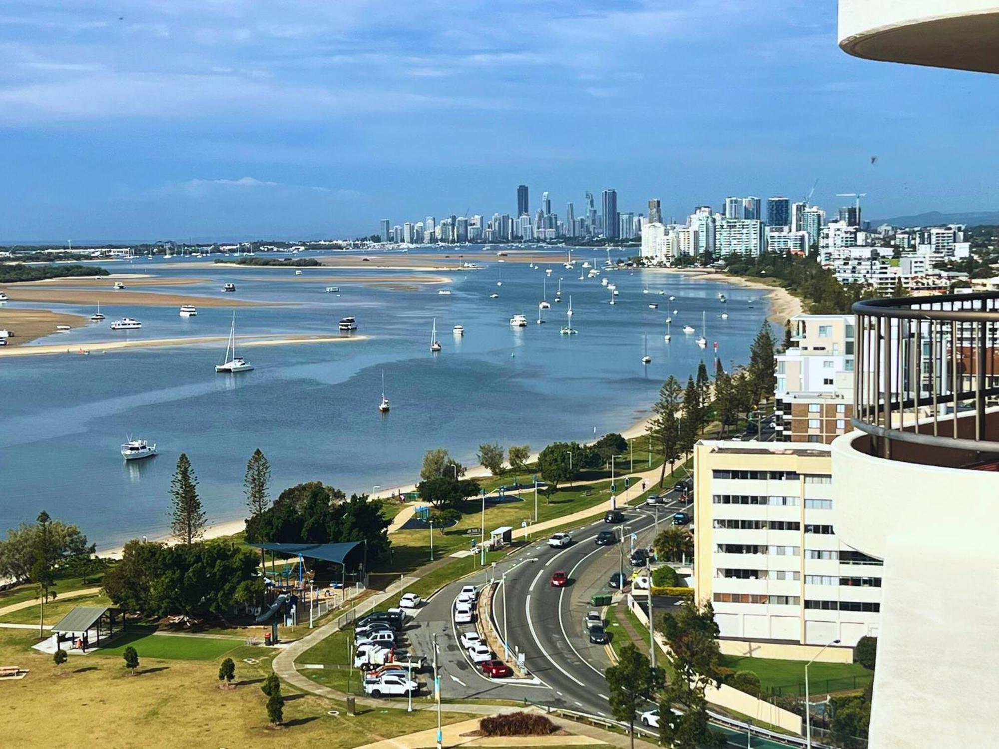 غولد كوست Broadwater Shores Waterfront Apartments المظهر الخارجي الصورة