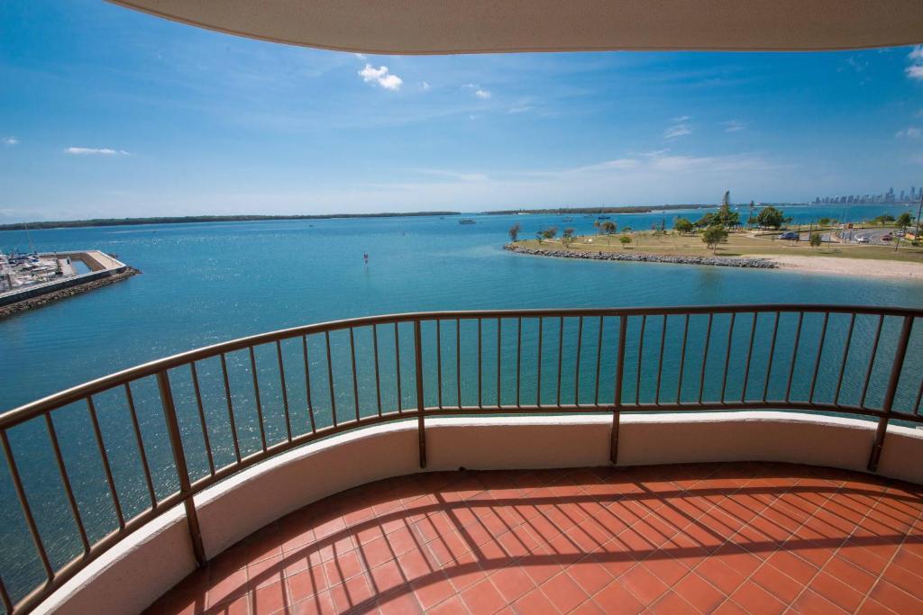 غولد كوست Broadwater Shores Waterfront Apartments المظهر الخارجي الصورة