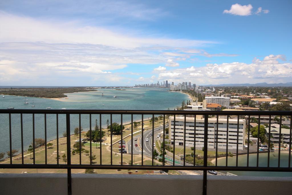 غولد كوست Broadwater Shores Waterfront Apartments المظهر الخارجي الصورة