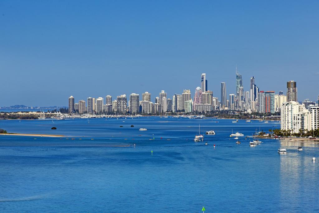 غولد كوست Broadwater Shores Waterfront Apartments المظهر الخارجي الصورة