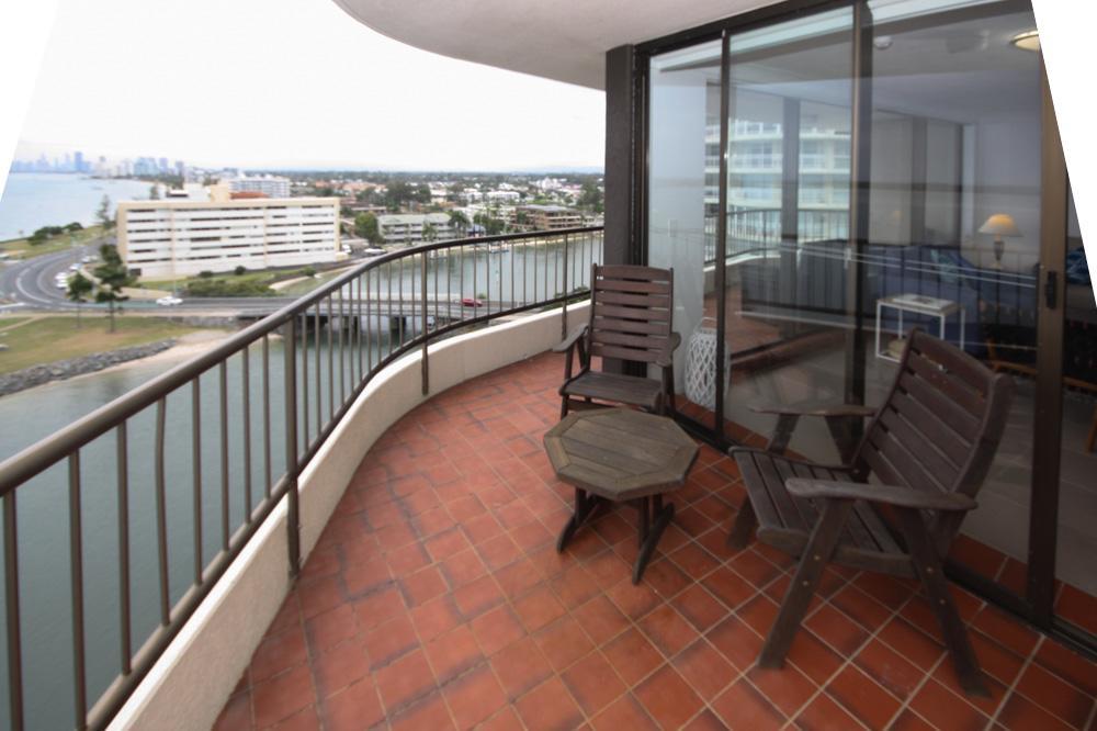 غولد كوست Broadwater Shores Waterfront Apartments المظهر الخارجي الصورة
